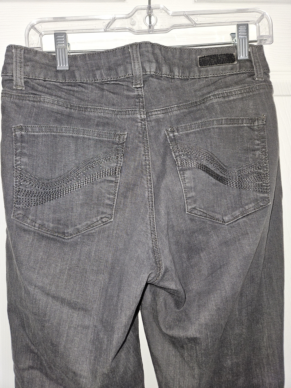 Lee  Woman's Classic Fit 1889  Gray  Jeans 8 Petite